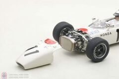 1:18 Autoart Honda RA272 F1 Grand Prix Mexico 1965 #11 R.Ginther (with driver figurine)