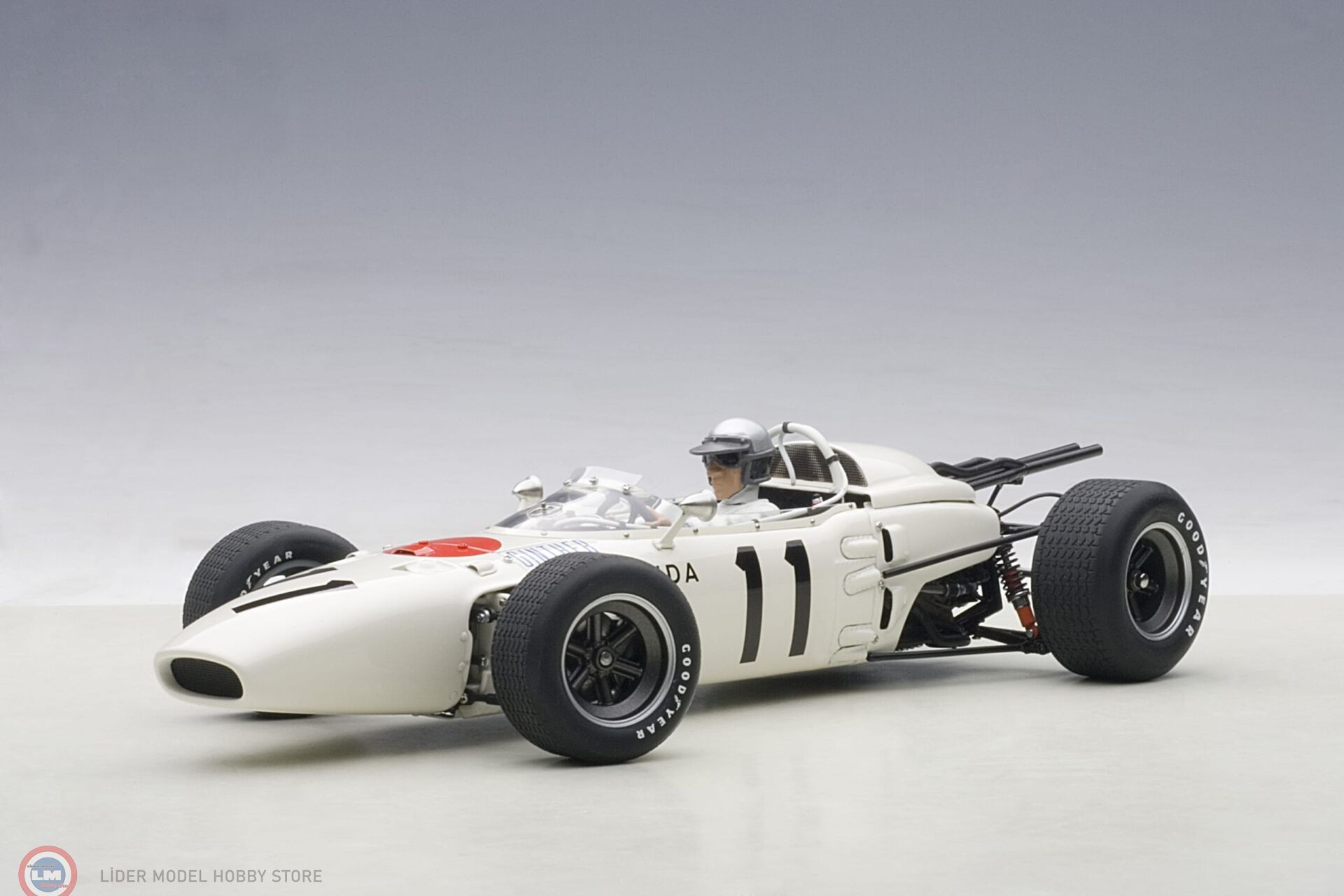 1:18 Autoart Honda RA272 F1 Grand Prix Mexico 1965 #11 R.Ginther (with driver figurine)