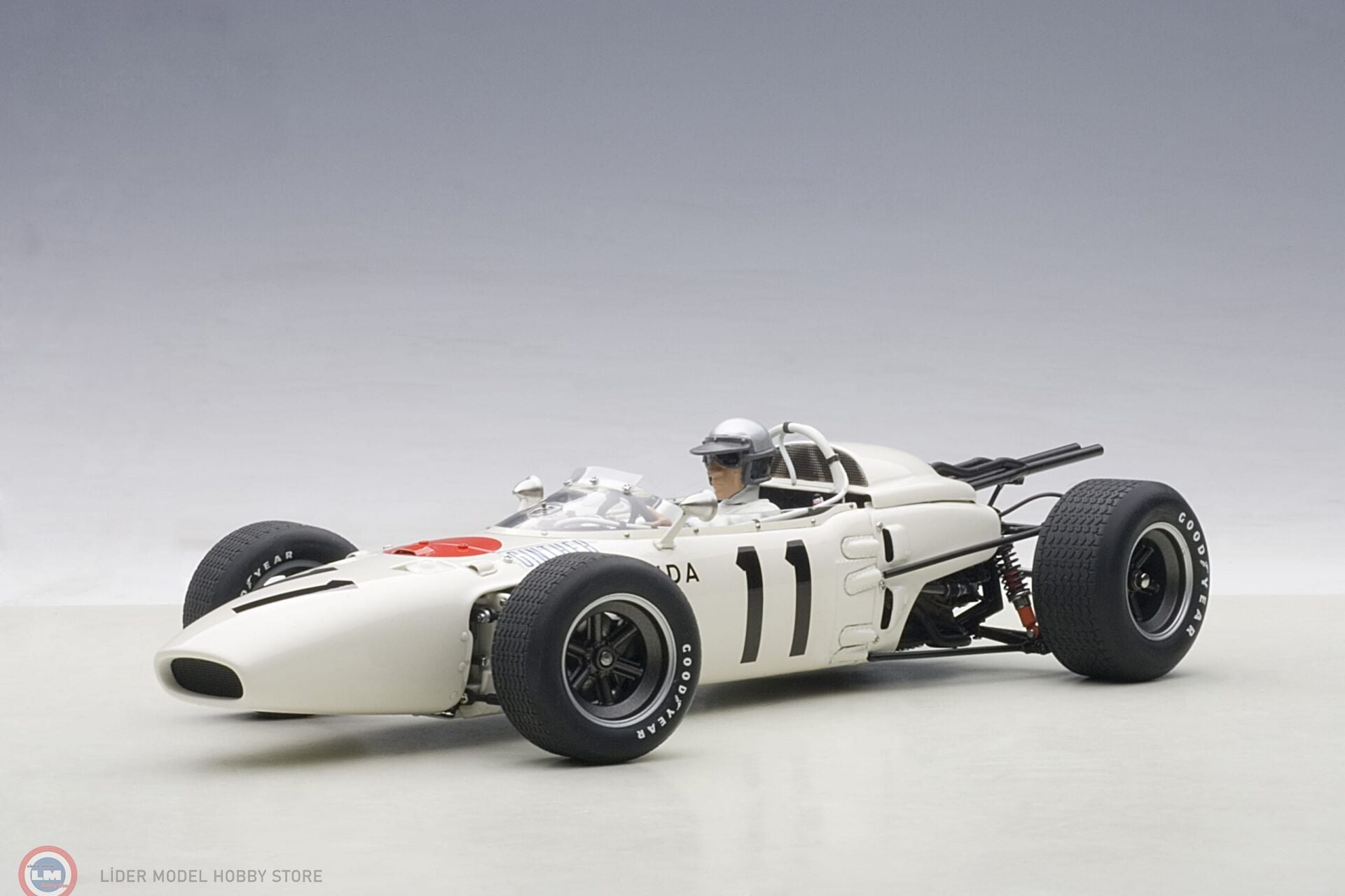 1:18 Autoart Honda RA272 F1 Grand Prix Mexico 1965 #11 R.Ginther (with driver figurine)