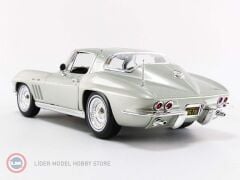 1:18 Maisto 1965 Chevrolet Corvette