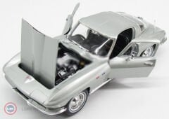 1:18 Maisto 1965 Chevrolet Corvette