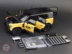 1:18 2023 LAND ROVER DEFENDER 110- TROPHY EDITION